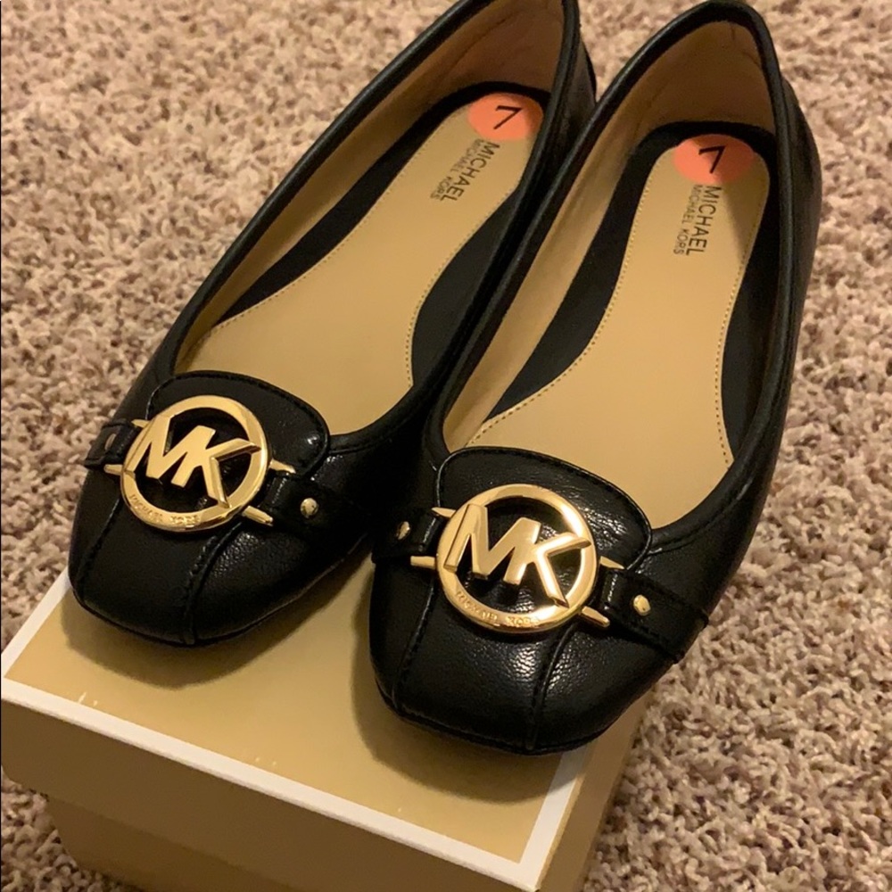 Micheal Kors flats